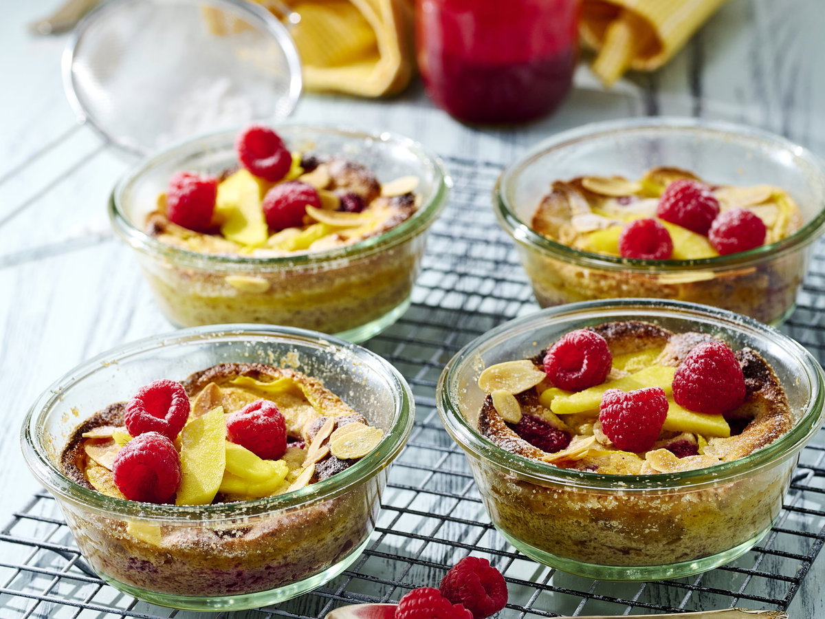 Ricotta-Auflauf mit Mango und Himbeeren