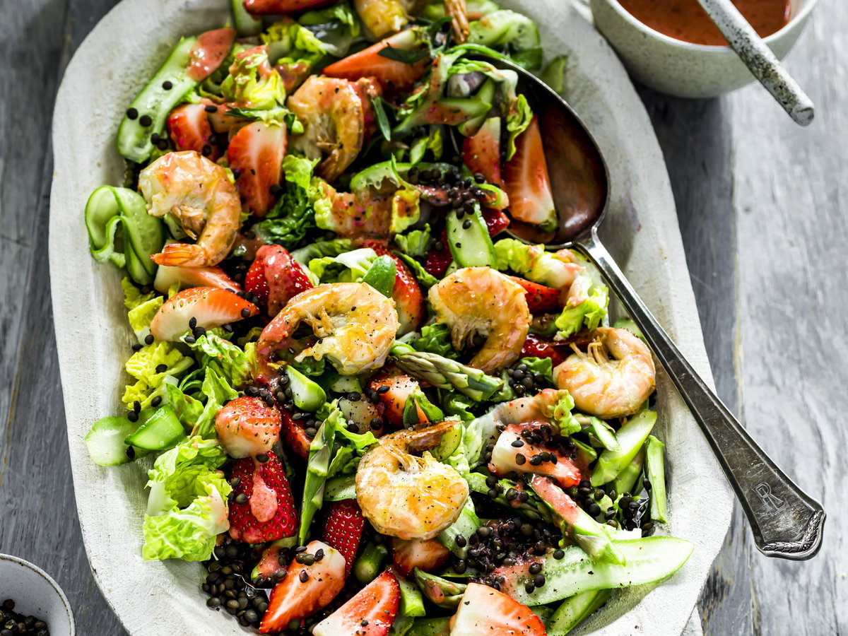Erdbeer-Salat mit Garnelen