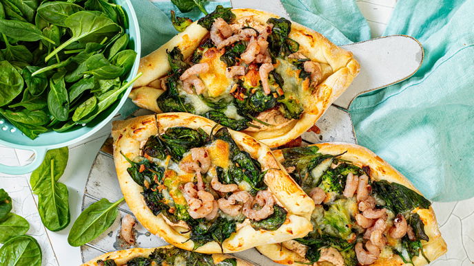 Rezept für Pizza-Schiffchen mit Krabben, Ricotta und Spinat