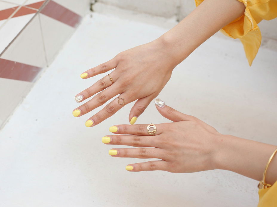 Gelbe Fingernägel
