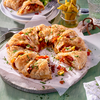 Blitzrezept für einen herzhaft gefüllten Blätterteigkranz mit Bacon und Käse