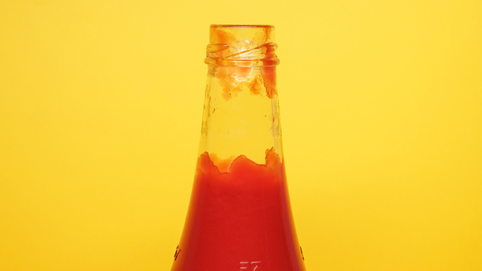 Ohne Friseurbesuch: Mit Ketchup in den Haaren einen Grünstich schnell und einfach entfernen