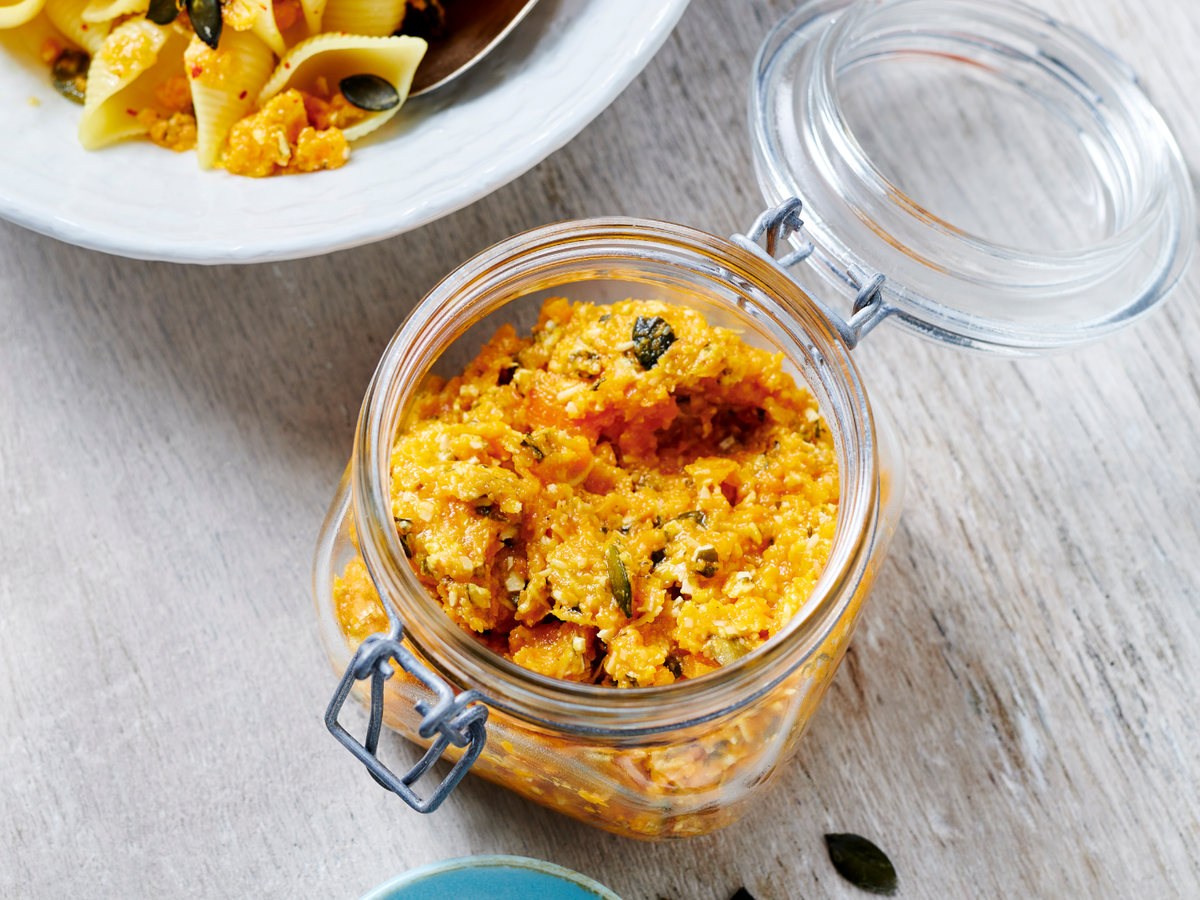 Möhren-Orangenpesto mit Kürbiskernen