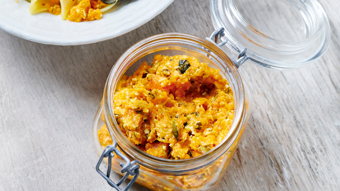 Alles andere als gewöhnlich: Möhrenpesto mit Orange und Kürbiskernen