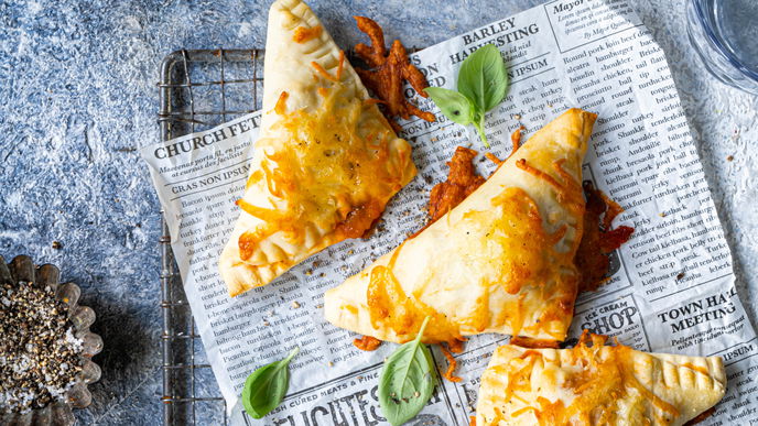 Pizzateigecken mit Chili-Hackfüllung: Ein Fingerfood-Rezept, von dem wir nicht genug kriegen