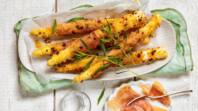 Unser Rezept für Spargel im Schinkenmantel