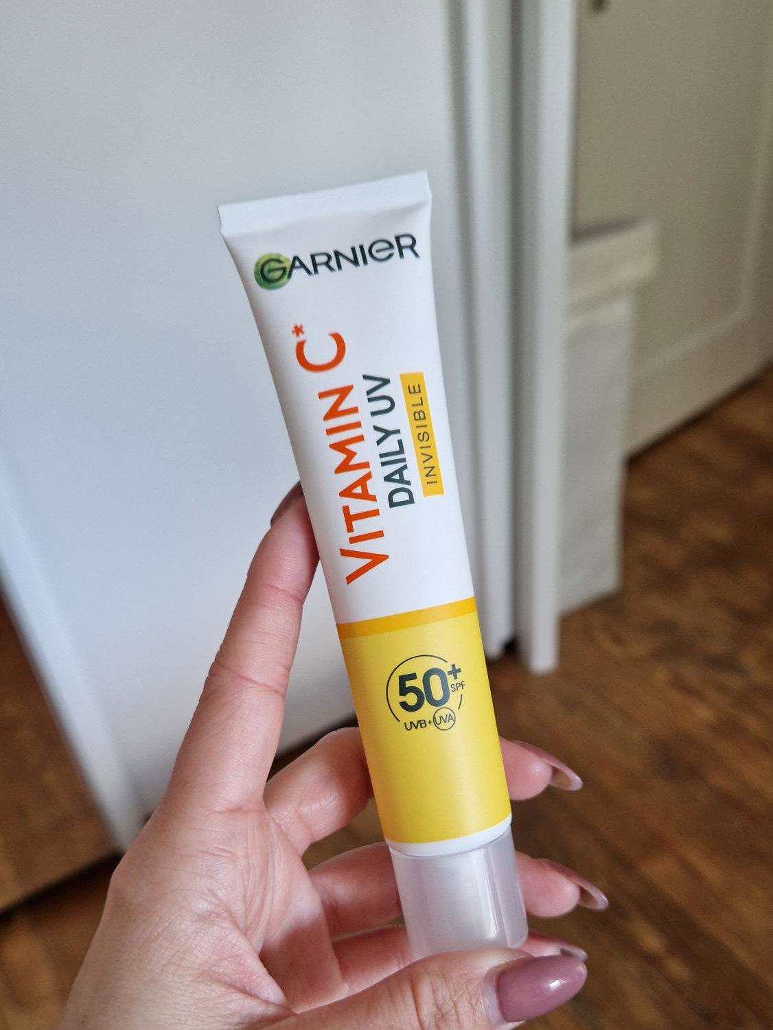 Vitamin C Fluid in der Tube von Garnier