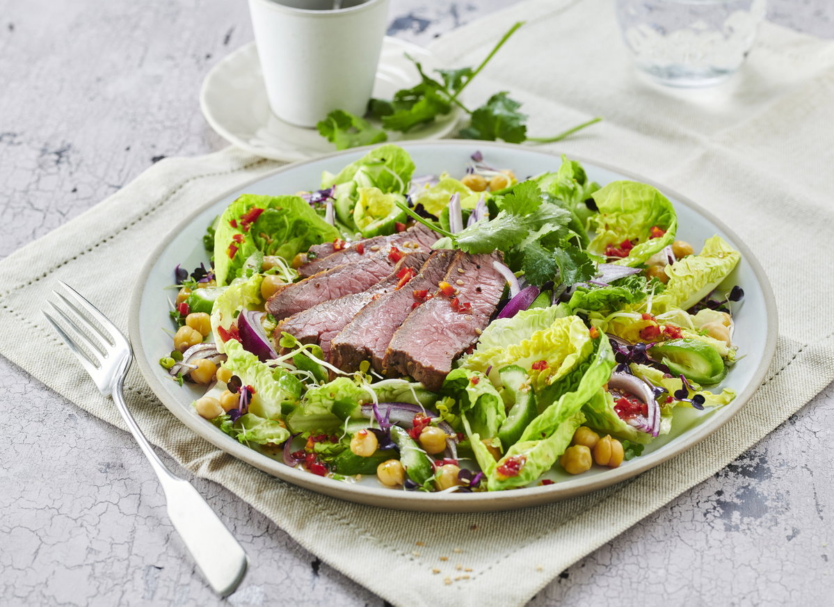 Asia-Salat mit Rindersteak