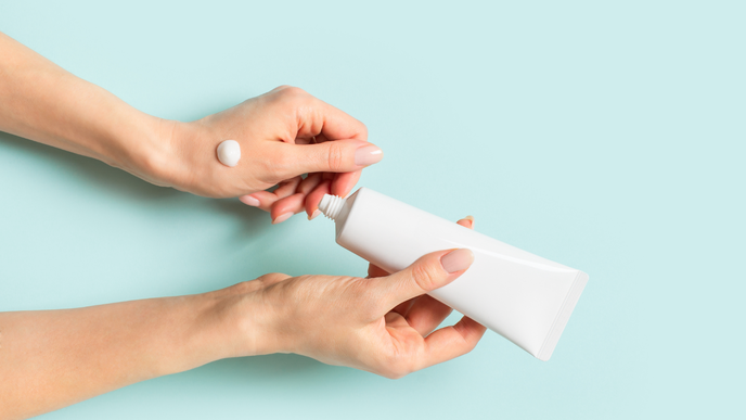 Die beste Handcreme für schöne Hände und Nägel? Gibt's für 6 Euro bei Rossmann