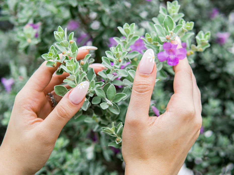 Fingernägel mit Blumendesign