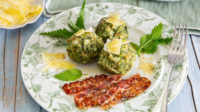Rezept für Brennnessel-Knödel mit Speck und Bergkäse 
