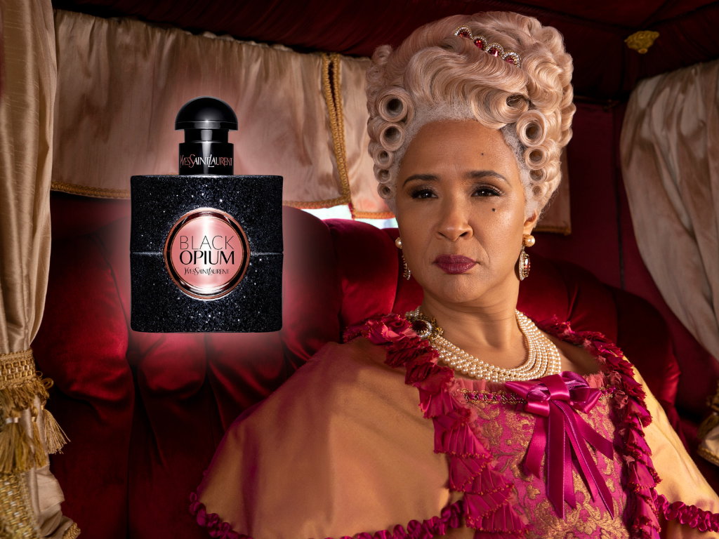 Queen Charlotte aus Bridgerton mit dem Black Opium Parfum