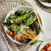 Schnelles und leichtes Mittagessen: Rezept für koreanischen Tomaten-Gurkensalat