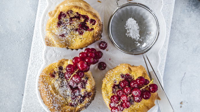 Rezept für Pudding-Muffins mit Blätterteig und Johannisbeeren