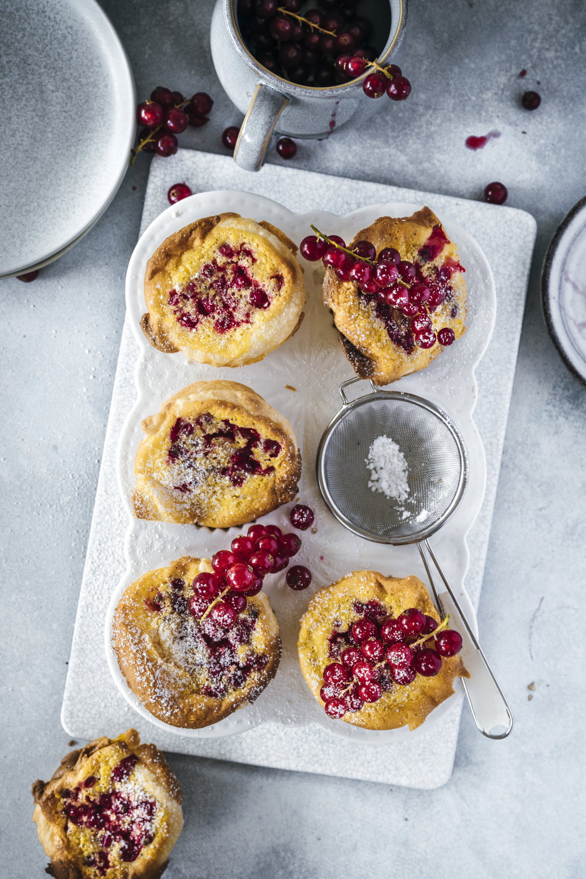 Pudding-Muffins mit Johannisbeeren