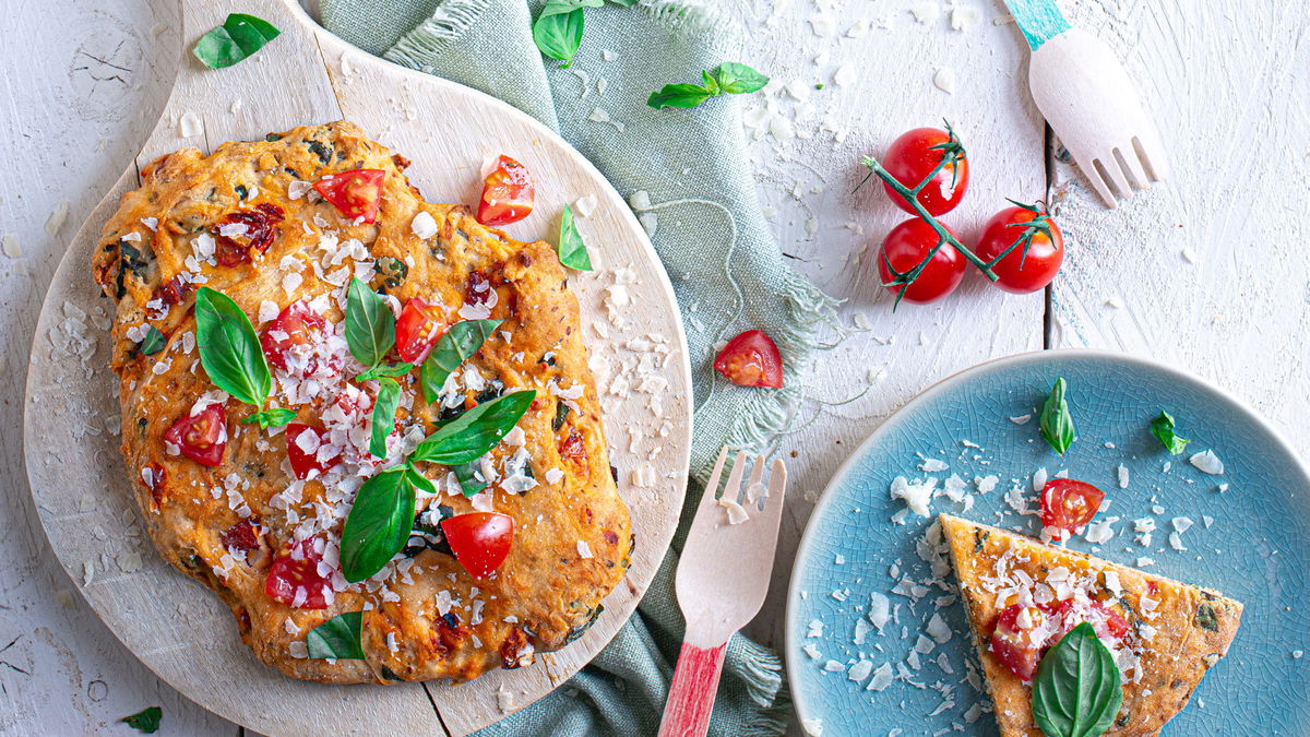 Rezept für einfache und schnelle Schüttelpizza mit Tomaten