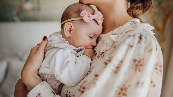 Tauf-Outfits: Die schönsten Looks für die stolze Mama