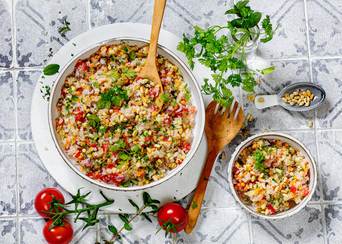 Bunter Tabouleh-Salat fürs Grillbuffet
