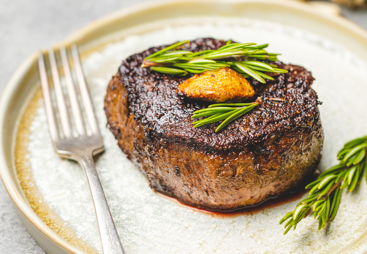 Gegrilltes Entrecôte fürs Grillbuffet