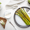 Grüner Spargel vom Grill: Unser Genießer-Rezept, das in nur wenigen Minuten fertig ist