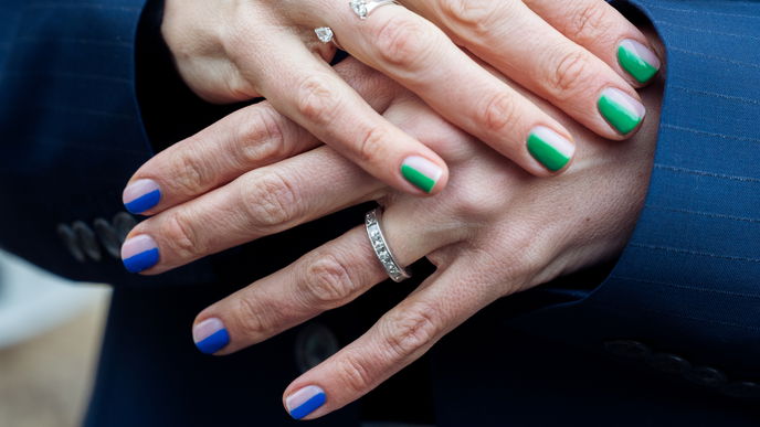 Die angesagten Half-Half-Nails sind auch von Anfängerinnen ganz einfach selbst gemacht