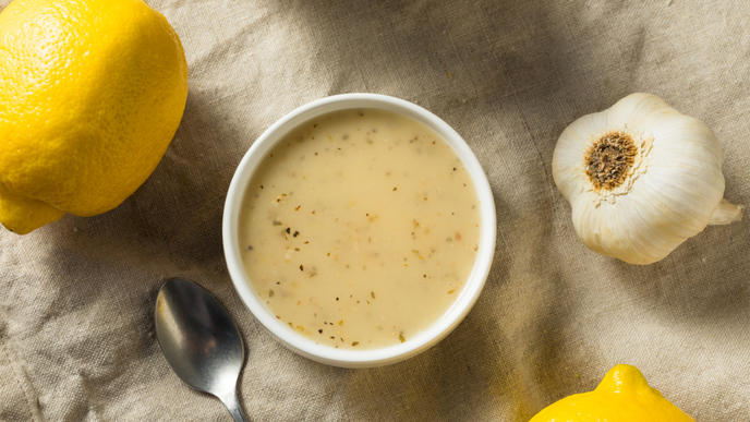 Unsere Knoblauch-Marinade macht jedes Grillfleisch zum Genuss - und Knobi-Fans glücklich