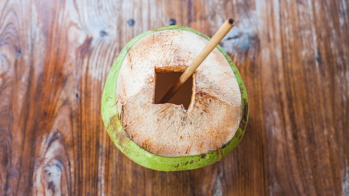 Ist Kokoswasser wirklich so gesund? Wir nehmen das exotische Superfood unter die Lupe