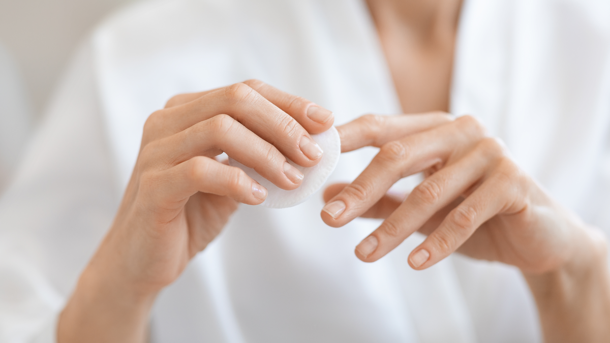 Nagellack entfernen - mit diesen Hausmitteln klappt's genauso gut wie mit Nagellackentferner
