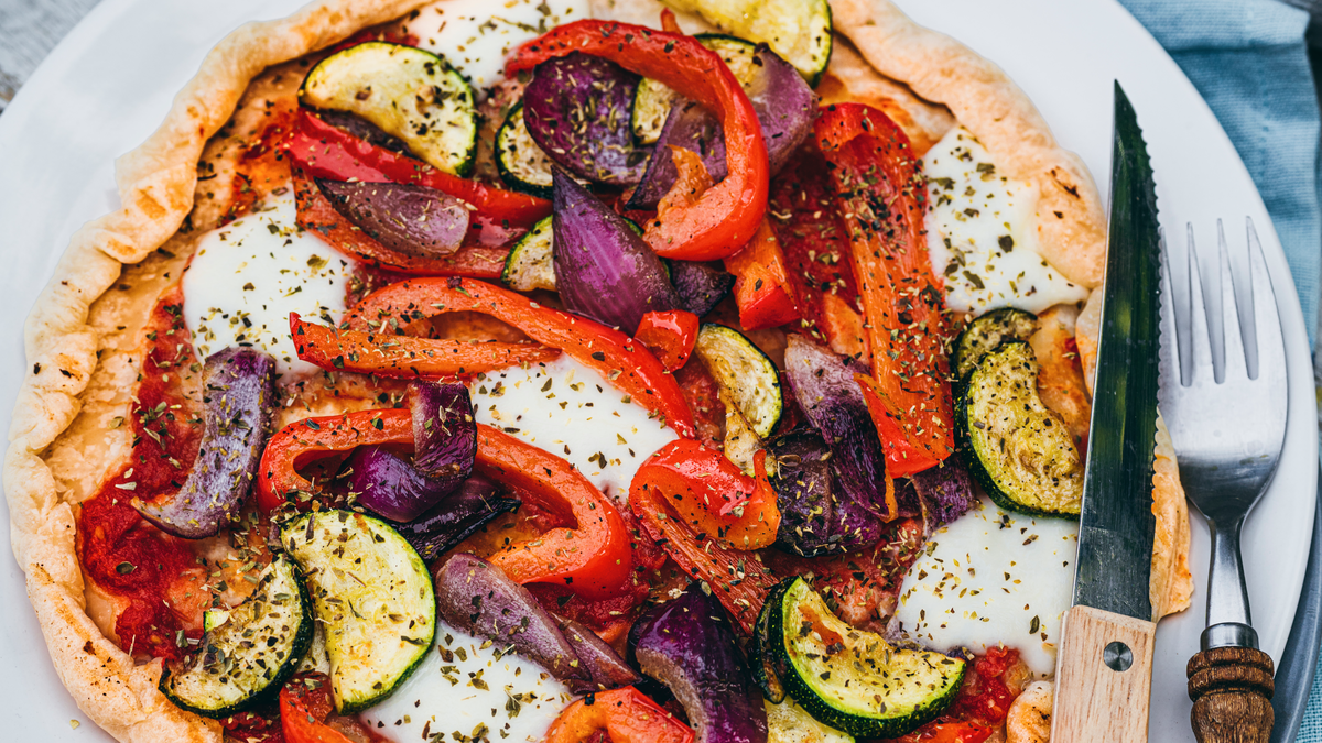 Rezept für knusprige Pizza auf dem Gasgrill: Mit oder ohne Pizzastein einfach lecker!