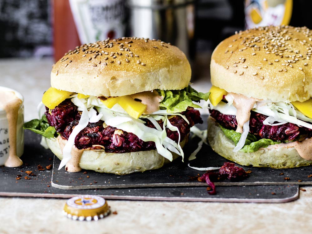Vegan grillen - Rote-Bete-Burger mit Chili-Mayonnaise