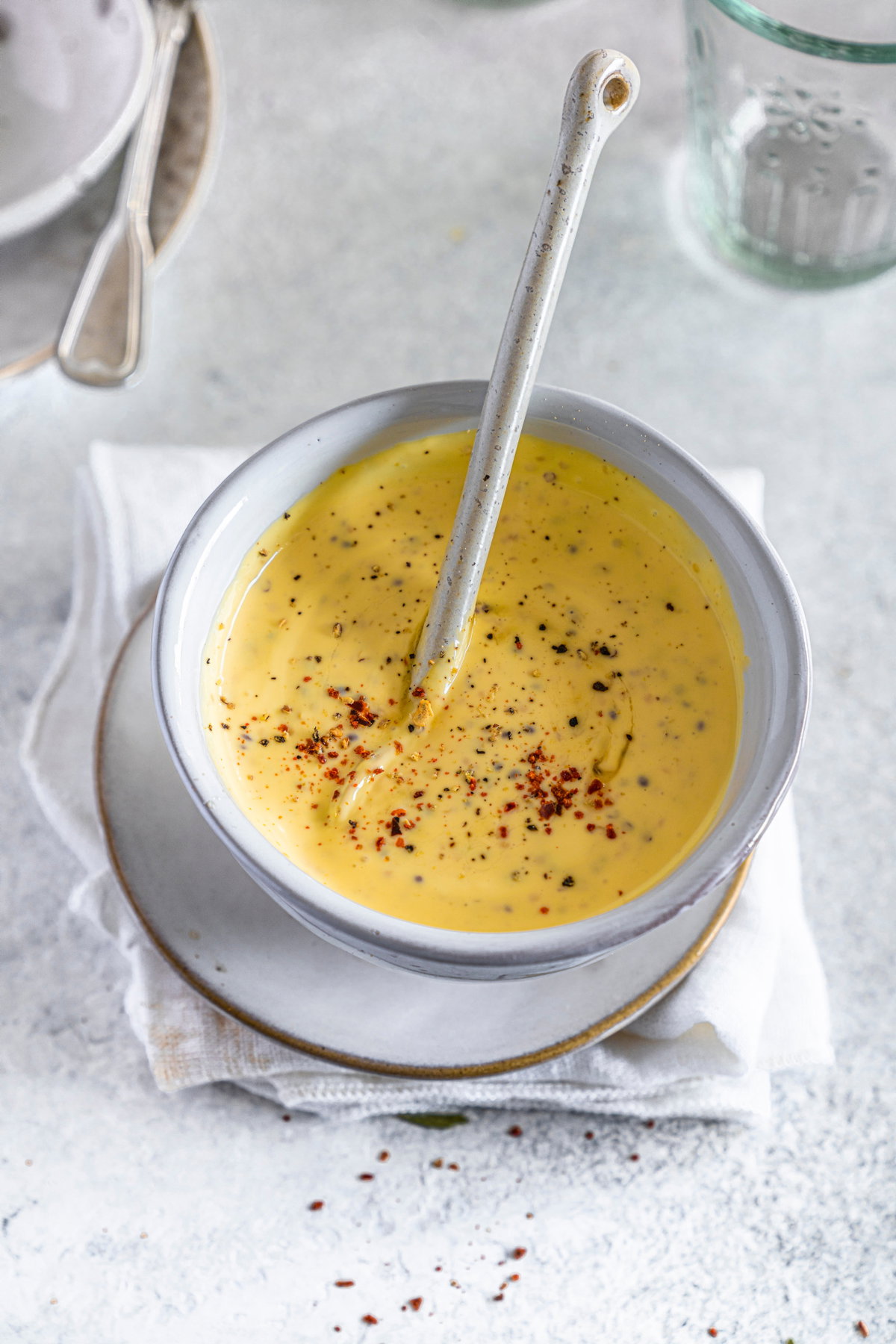 Senf-Hollandaise-Sauce
