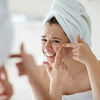 Skin Picking abgewöhnen: Mit diesen Tipps lassen Sie die Finger von Hautunreinheiten