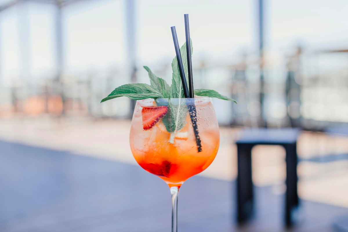 Sommer-Cocktail Erdbeer-Spritz