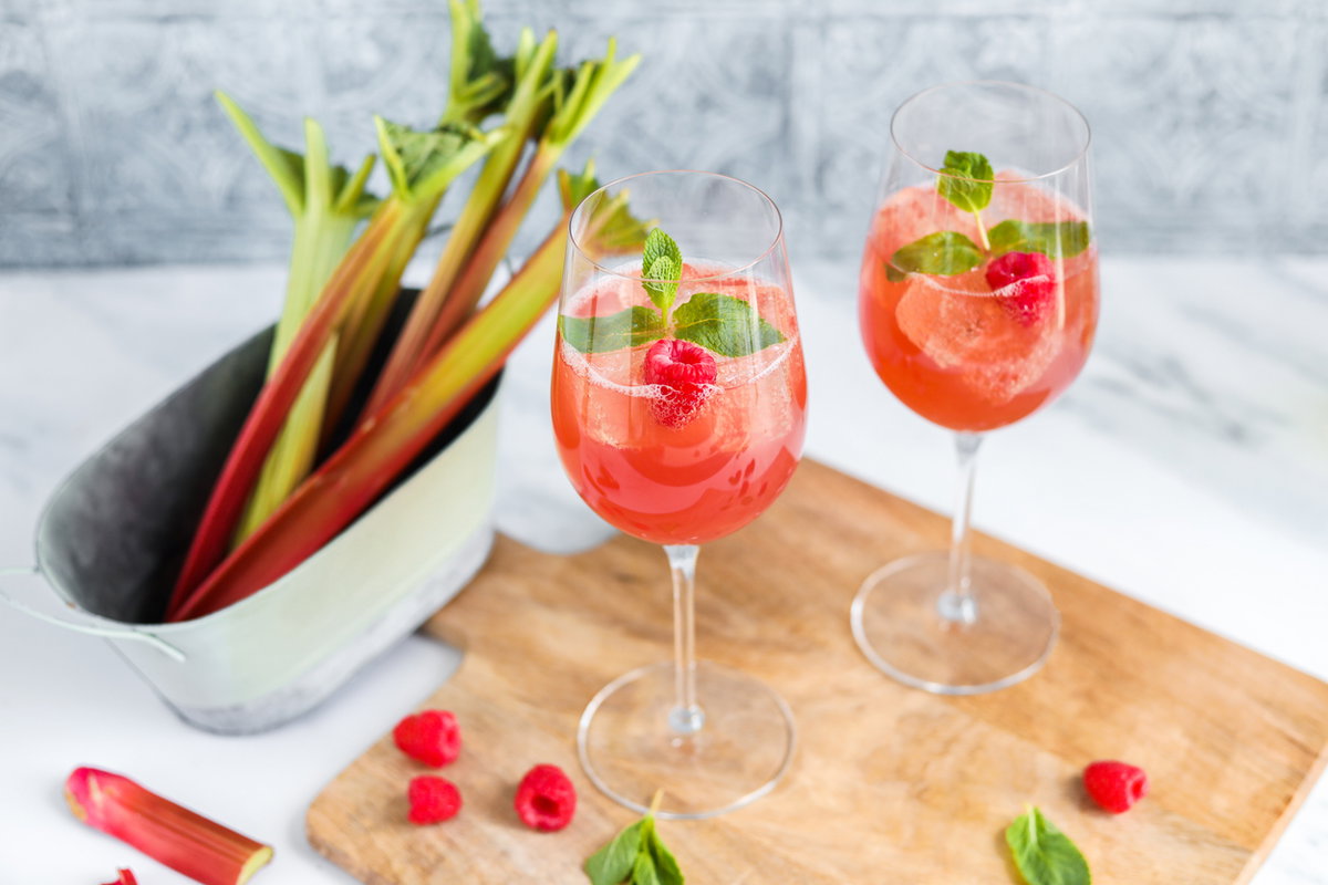 Sommer-Cocktail Rhabarber-Spritz