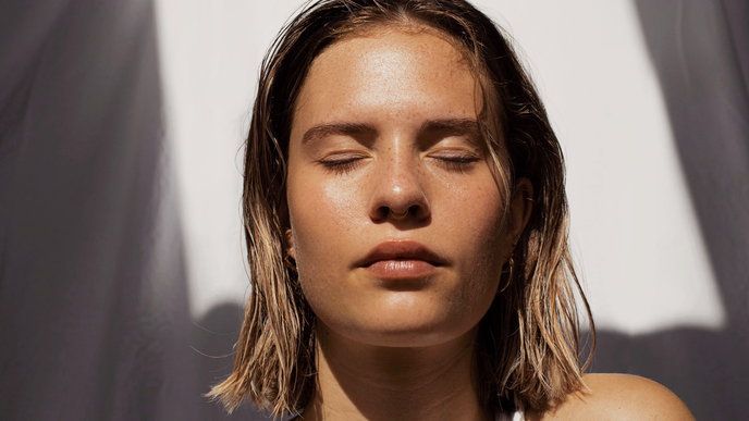 Sommer-Make-up: Produkte und Tipps für einen schönen Look, der auch bei Hitze nicht verschmiert