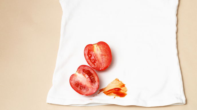 Tomatenflecken entfernen: Diese Hausmittel helfen dabei