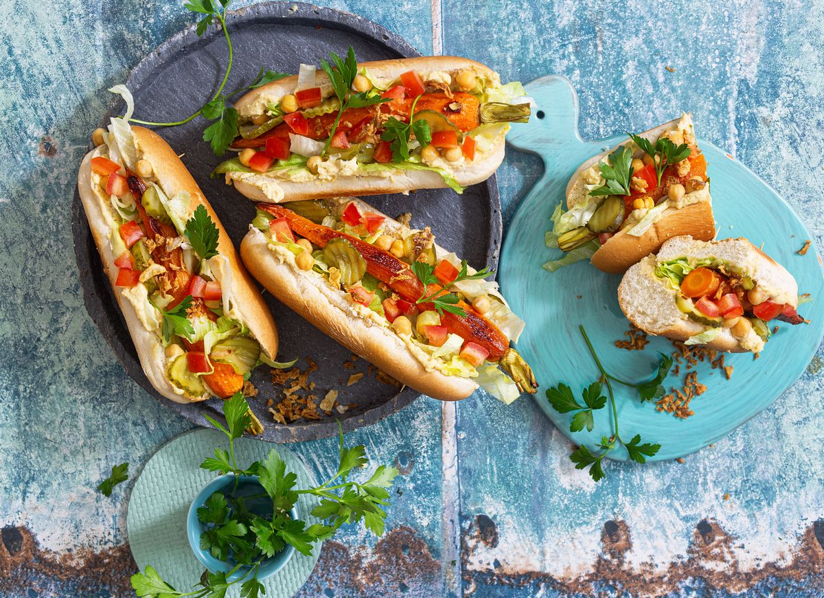 Vegan grillen - Möhren-Hot-Dogs mit Hummus