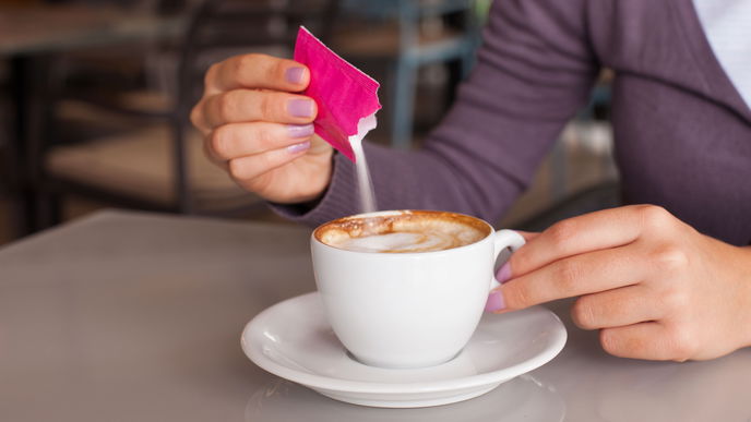 Zucker oder Süßstoff: Welche Alternative ist besser?