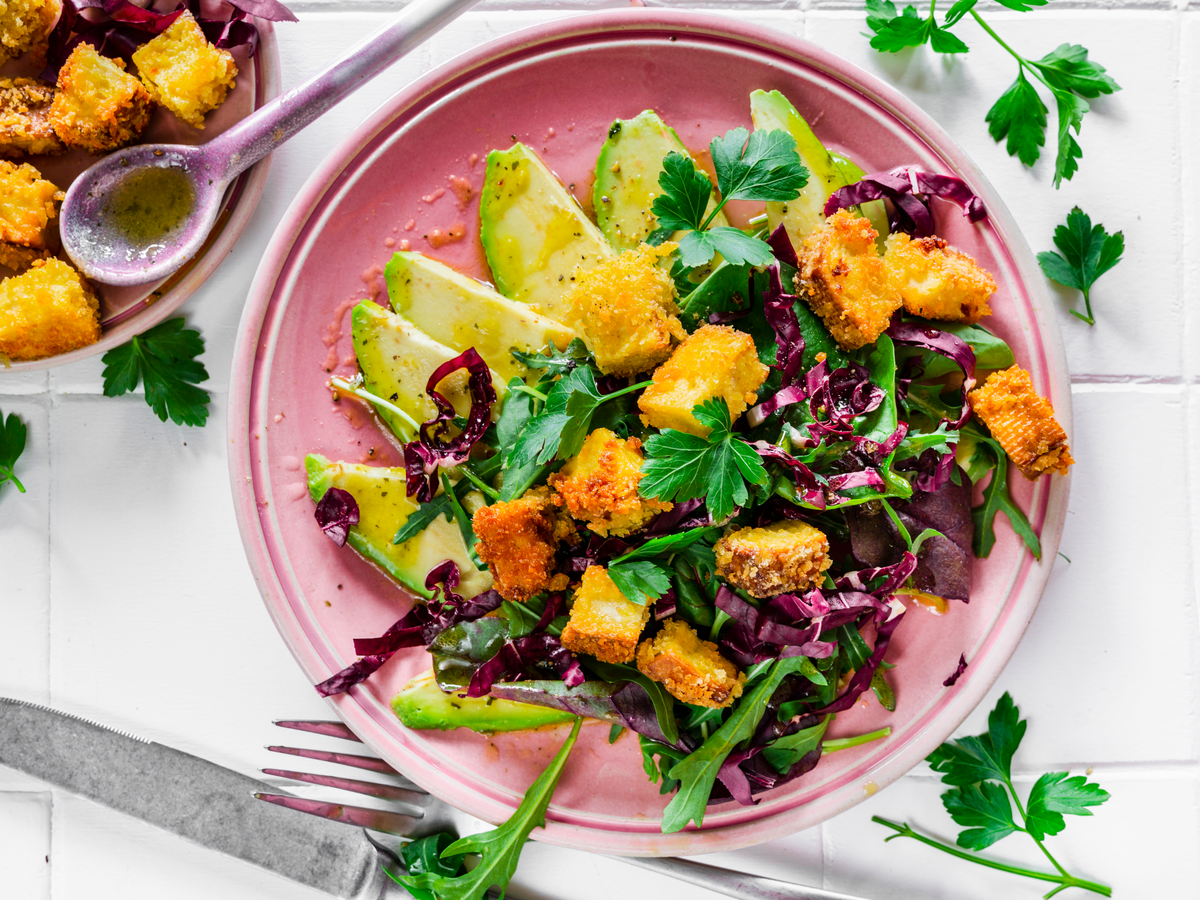 Avocado-Carpaccio mit Crispy Tofu