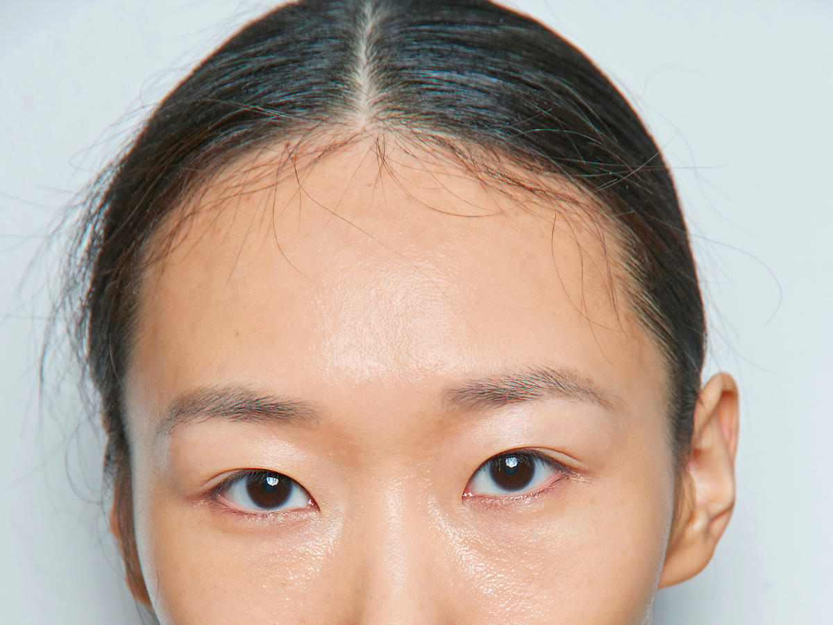 Model mit Braut-Lippenstift in Rosa