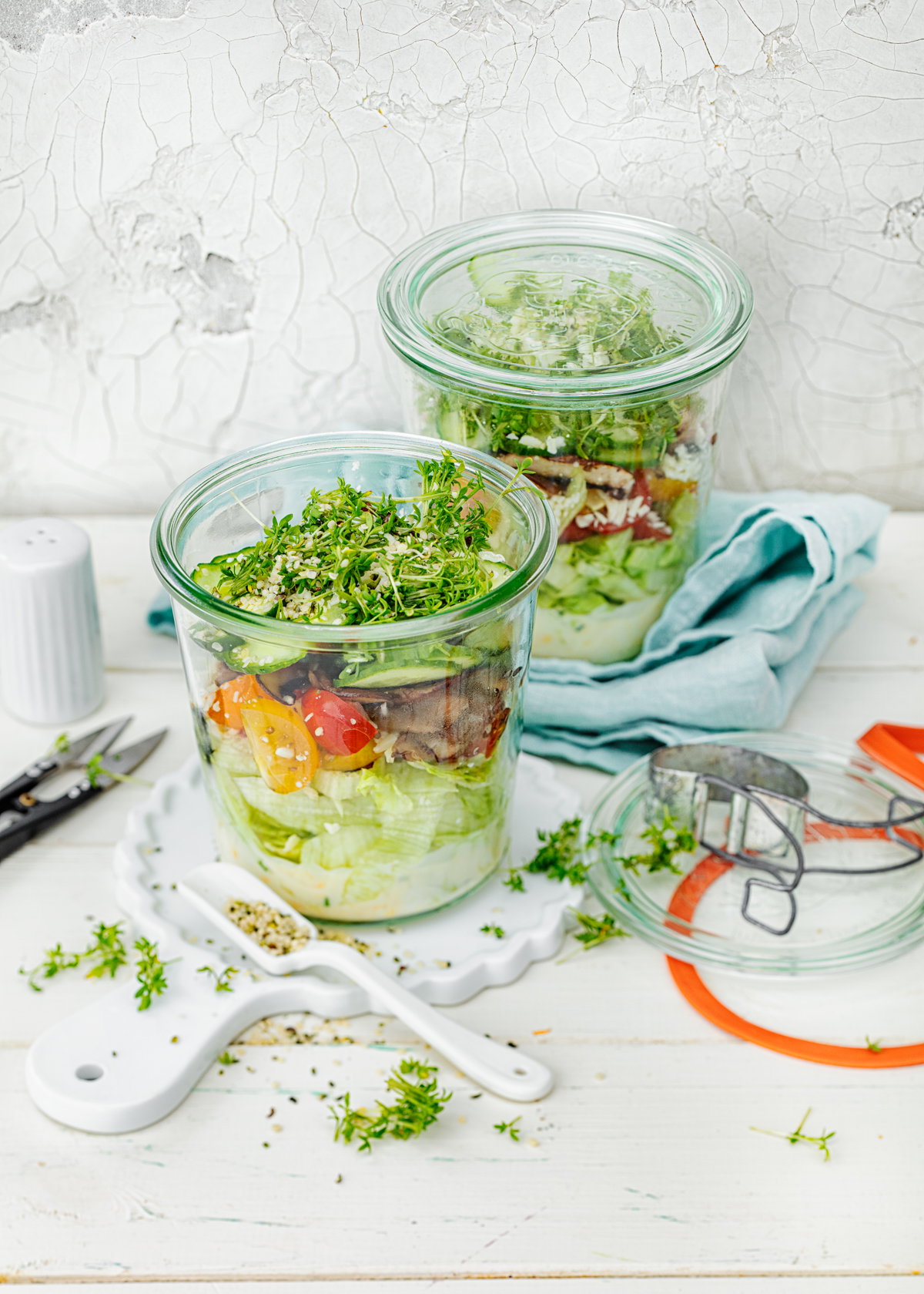 Bunter Schichtsalat mit Ei-Dressing