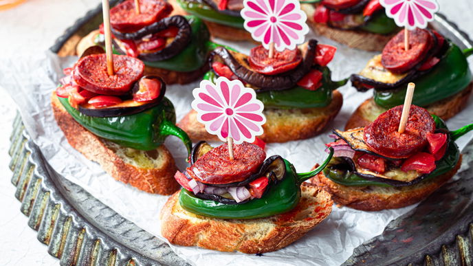 Rezept für Auberginen-Tapas mit Chorizo und Pimientos