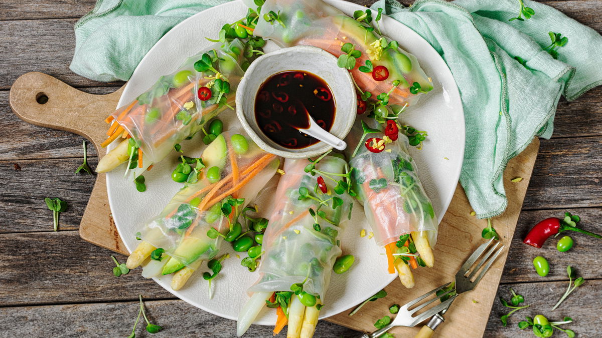 Rezept für Sommerrollen mit Spargel und Edamame 