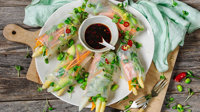Rezept für Sommerrollen mit Spargel und Edamame