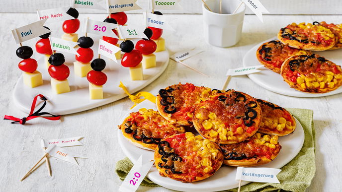 Rezept für Halbzeit-Mini-Pizza mit Deutschland-Spießen 