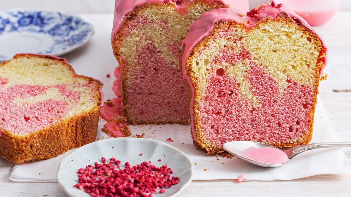Rezept für fruchtigen Himbeer-Marmorkuchen 
