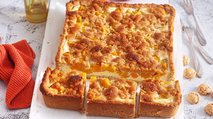 Rezept für Pfirsichkuchen vom Blech mit Mandelstreuseln