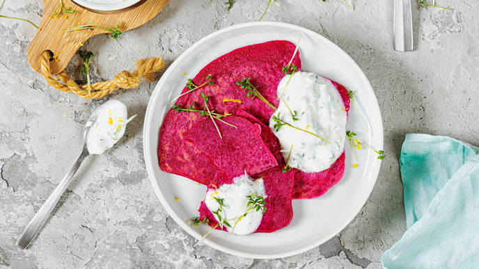 Rezept für Rote-Bete-Pfannkuchen mit Kressedip 
