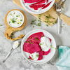 Rezept für Rote-Bete-Pfannkuchen mit Kressedip 
