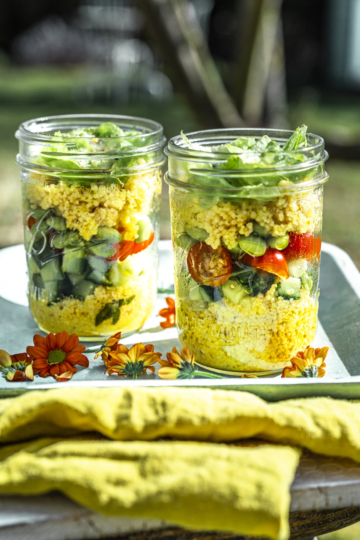 Schichtsalat mit Couscous und Tomaten